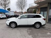 Usata Mitsubishi Outlander Intense 150 CV (110 kW) 2017 Bianco SUV
