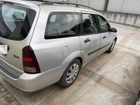 Usata Ford Focus 90 CV (66 kW) 2001 Grigio Station wagon