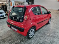 Usata Peugeot 107 68 CV (50 kW) 2011 Rosso Utilitaria