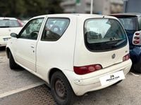 Käytetty Fiat 600 54 HP (39 kW) 2007 Valkoinen Viistoperä