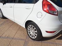 Second-hand Ford Fiesta 92 CP (67 kW) 2015 Alb Hatchback