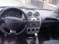 Usata Ford Fiesta 68 CV (50 kW) 2007 Grigio Utilitaria