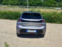 Usata Peugeot 208 Allure 101 CV (74 kW) 2025 Grigio Utilitaria