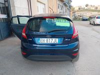 Usata Ford Fiesta 70 CV (51 kW) 2011 Blu Berlina