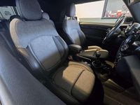 Usata Mini One Cabriolet 102 CV (75 kW) 2019 Argento perlato Cabrio