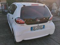 Usata Toyota Aygo Connect Style 68 CV (50 kW) 2013 Bianco Utilitaria