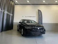 Usata VW Golf VIII Life 131 CV (96 kW) 2022 Grigio Berlina
