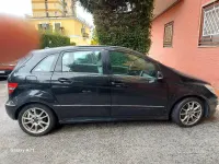 Usata Mercedes 200 140 CV (102 kW) 2008 Nero Monovolume