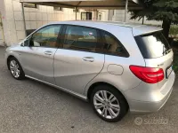 Usata Mercedes B180 Executive 109 CV (80 kW) 2012 Grigio Utilitaria