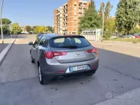 Usata Alfa Romeo Giulietta 105 CV (77 kW) 2013 Grigio Utilitaria