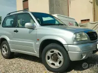 Usata Suzuki Grand Vitara 94 CV (69 kW) 2003 Grigio Berlina