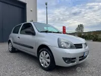 Usata Renault Clio II Luxe 75 CV (55 kW) 2006 Grigio Berlina