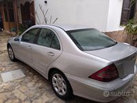 Usata Mercedes 220 2004 Grigio Berlina