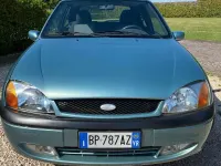 Usata Ford Fiesta Zetec 75 CV (55 kW) 2000 Verde Utilitaria