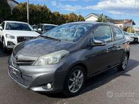 Usata Toyota Yaris Lounge 90 CV (66 kW) 2012 Grigio Utilitaria