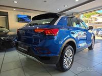 Usata VW T-Roc Life 116 CV (85 kW) 2023 Blu SUV