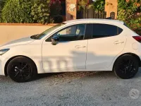 Usata Mazda 121 75 CV (55 kW) 2024 Bianco Berlina