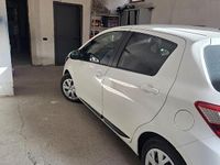 Usata Toyota Yaris Cool 90 CV (66 kW) 2018 Bianco Berlina