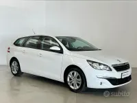 Usado Peugeot 308 Active 99 CV (72 kW) 2016 Blanco Familiar