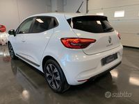 Usata Renault Clio V Initiale Paris 101 CV (74 kW) 2022 Bianco Berlina