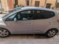 Usata Kia Venga 90 CV (66 kW) 2010 Grigio Utilitaria