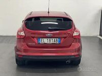 Begagnad Ford Focus Titanium 116 HK (85 kW) 2012 Röd Sedan