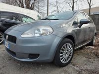 Usata Fiat Grande Punto 75 CV (55 kW) 2011 Grigio Utilitaria