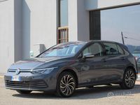 Usata VW Golf VIII Life 110 CV (80 kW) 2024 Grigio Berlina