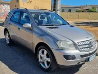 Usata Mercedes ML320 224 CV (164 kW) 2008 Grigio SUV