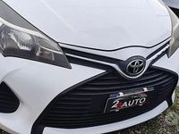 Usata Toyota Yaris Active 69 CV (50 kW) 2015 Bianco Berlina