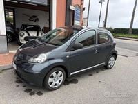 Usata Toyota Aygo 67 CV (49 kW) 2007 Grigio Utilitaria