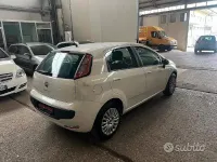 Usata Fiat Grande Punto 75 CV (55 kW) 2011 Bianco Utilitaria