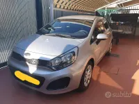 Usata Kia Rio 75 CV (55 kW) 2012 Grigio Berlina