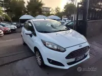 Usata Ford Fiesta 97 CV (71 kW) 2013 Bianco Berlina