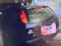 Usata Ford Focus Ghia 115 CV (84 kW) 2003 Blu Berlina