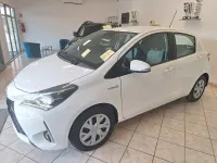 Usata Toyota Yaris Hybrid Business Edition 73 CV (53 kW) 2020 Bianco Berlina