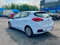 Begagnad Kia Ceed 110 HK (80 kW) 2014 Vit Halvkombi