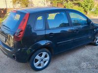 Gebraucht Ford Fiesta 73 PS (53 kW) 2007 Schwarz Kleinwagen