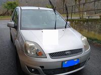 Usata Ford Fiesta Ghia 68 CV (50 kW) 2006 Grigio Berlina