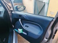 Usata Ford Fiesta 96 CV (70 kW) 2010 Grigio Berlina