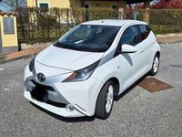 Second-hand Toyota Aygo X-clusiv 69 CP (50 kW) 2016 Alb Hatchback