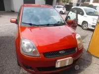 Usata Ford Fiesta 75 CV (55 kW) 2006 Rosso Utilitaria