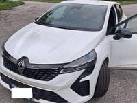 Usado Renault Clio V 116 HP (85 kW) 2025 Branco Sedan