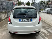 Usata Lancia Ypsilon Silver 69 CV (50 kW) 2016 Bianco Utilitaria