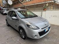 Brugt Renault Clio II Luxe 101 HK (74 kW) 2011 Grå Hatchback