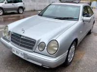 Usata Mercedes E300 147 CV (108 kW) 1998 Grigio Berlina
