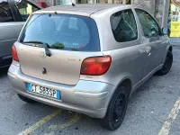 Usata Toyota Yaris 65 CV (47 kW) 2005 Grigio Utilitaria