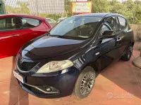 Usata Lancia Ypsilon Silver 69 CV (50 kW) 2017 Viola Utilitaria