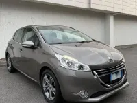 Usata Peugeot 208 Access 68 CV (50 kW) 2014 Marrone Utilitaria