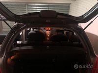 Usata Toyota Yaris 90 CV (66 kW) 2011 Grigio Utilitaria